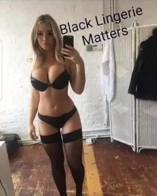 Who is she by Secretblow