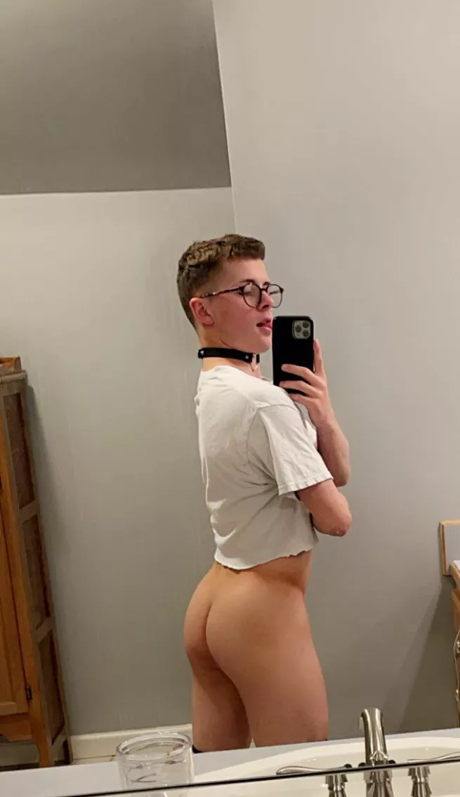 Why do my friends always make comments on my ass? posted by Gscb44