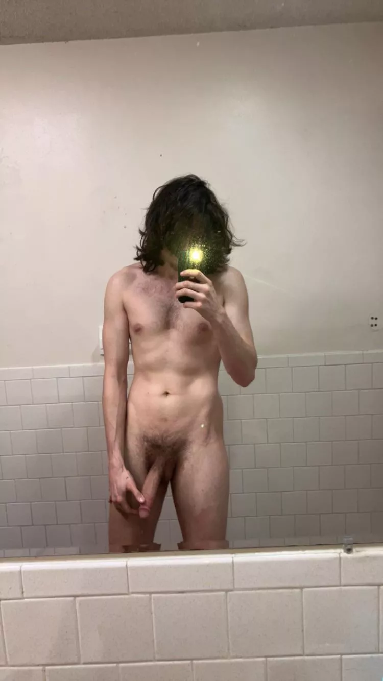 23 m straight guy @timber.wook posted by Ill-Morning-2254