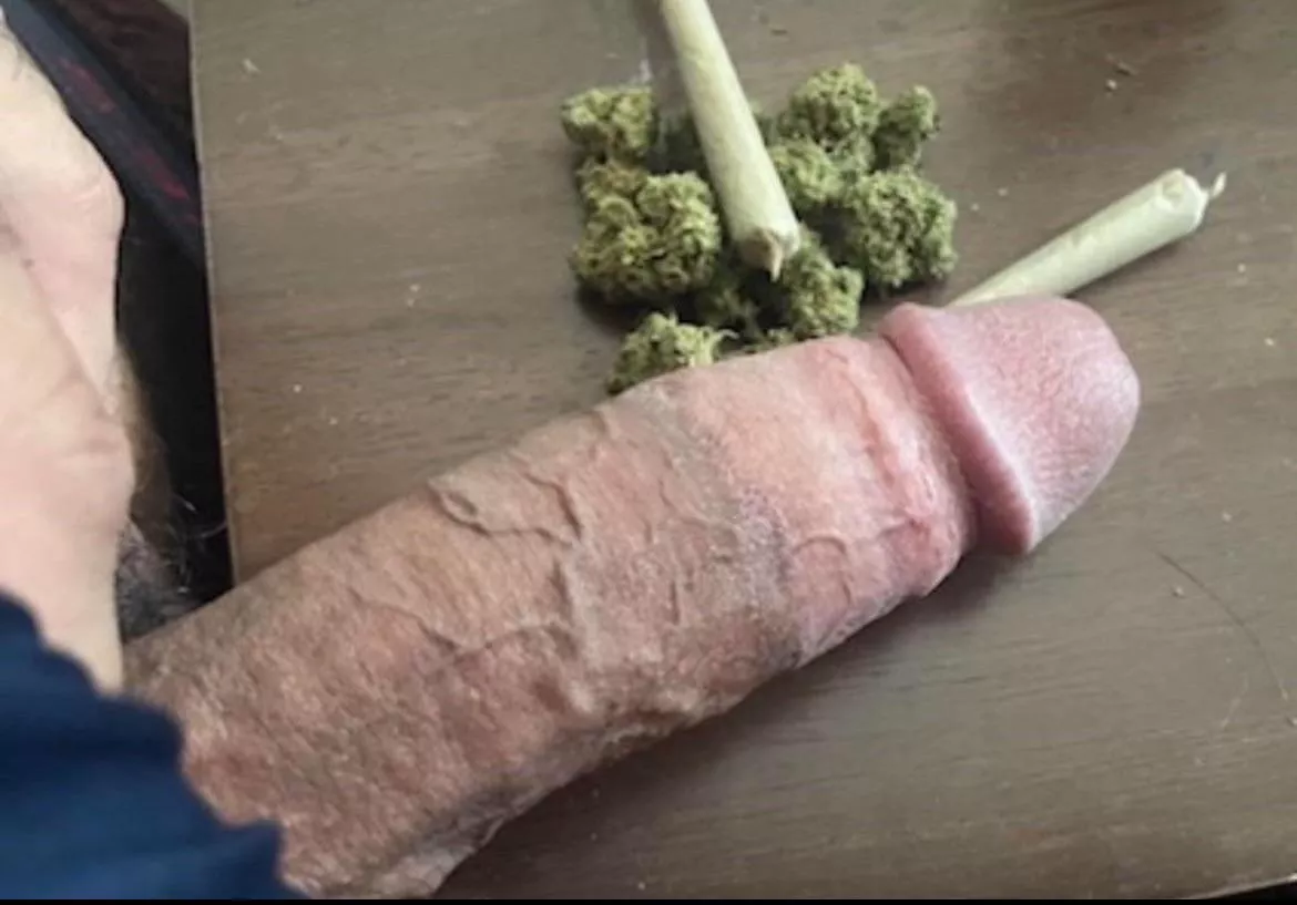 After work sesh 🌿💨😜🤘🏽[m] posted by 562curious420hubby