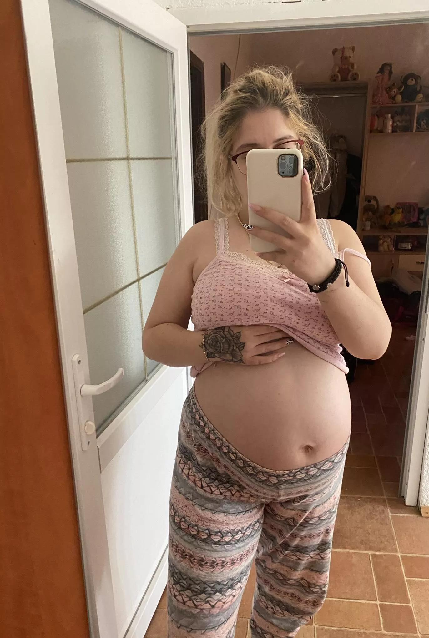 Am I attractive despite being pregnant? posted by GoldenRalphs
