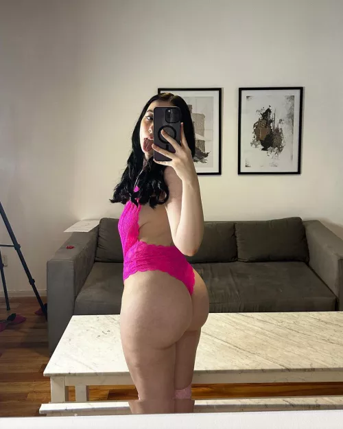 beautiful hair and great curves by Cutee_Queen