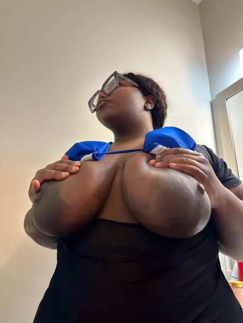 @Beautifullenaxo Stare at my pics all day by Beautifullena