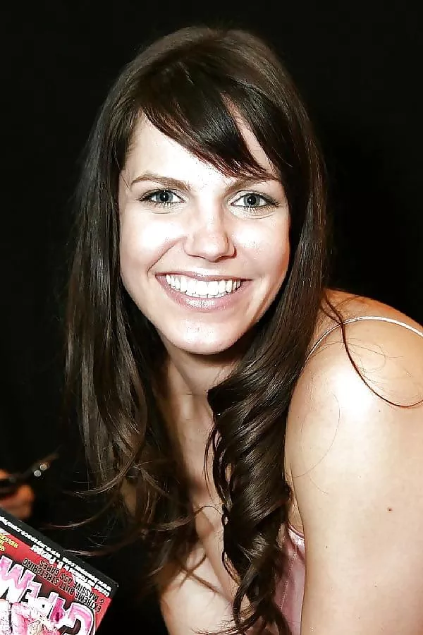 Bobbi's wonderful smile... posted by SpunkySpunkyAssGuy