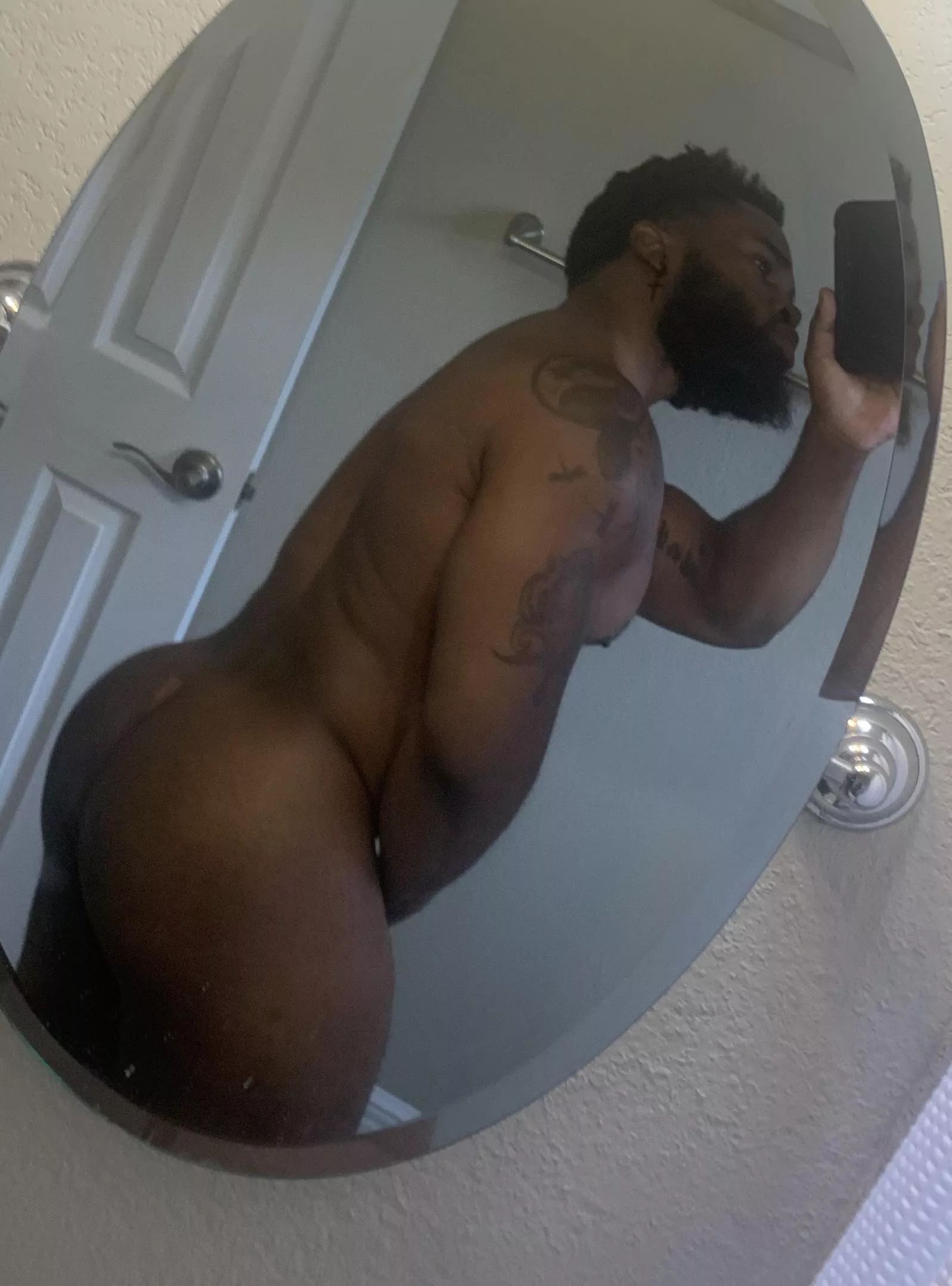 Booty so round posted by cjtff