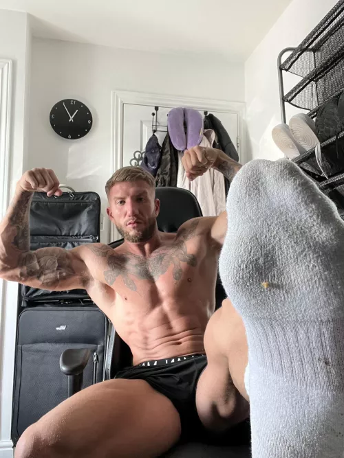 Can your foot make my dick hard? by onlybigj