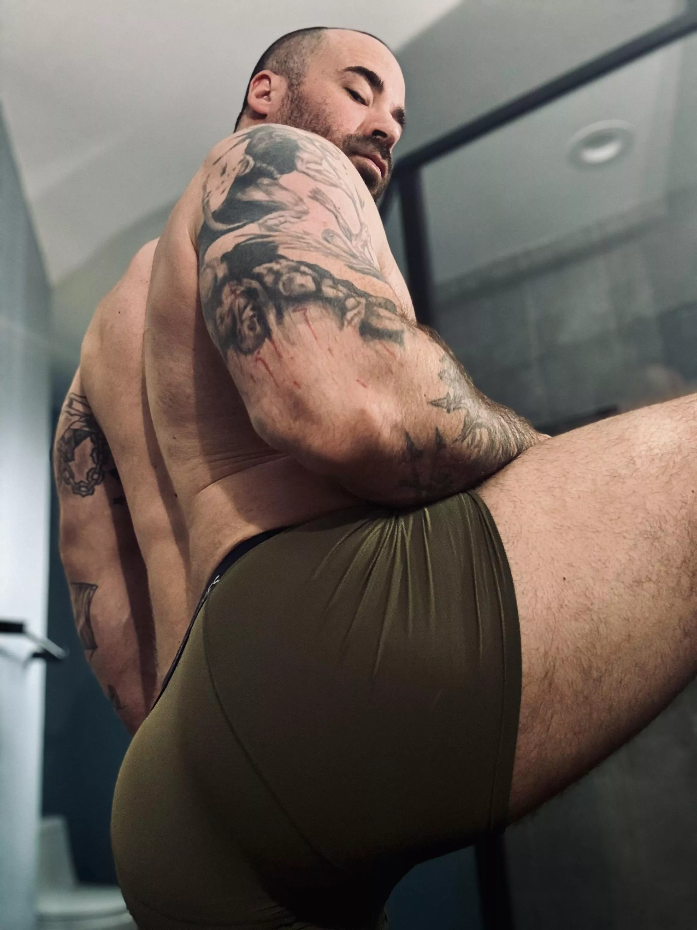 Getting ready to go squat posted by Ardcoremeat