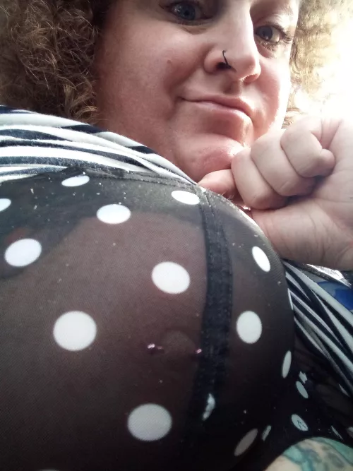 Giving you a cheeky glance in a busy carpark (⁠◠⁠‿⁠◕⁠) by Darth_By_SnuSnu