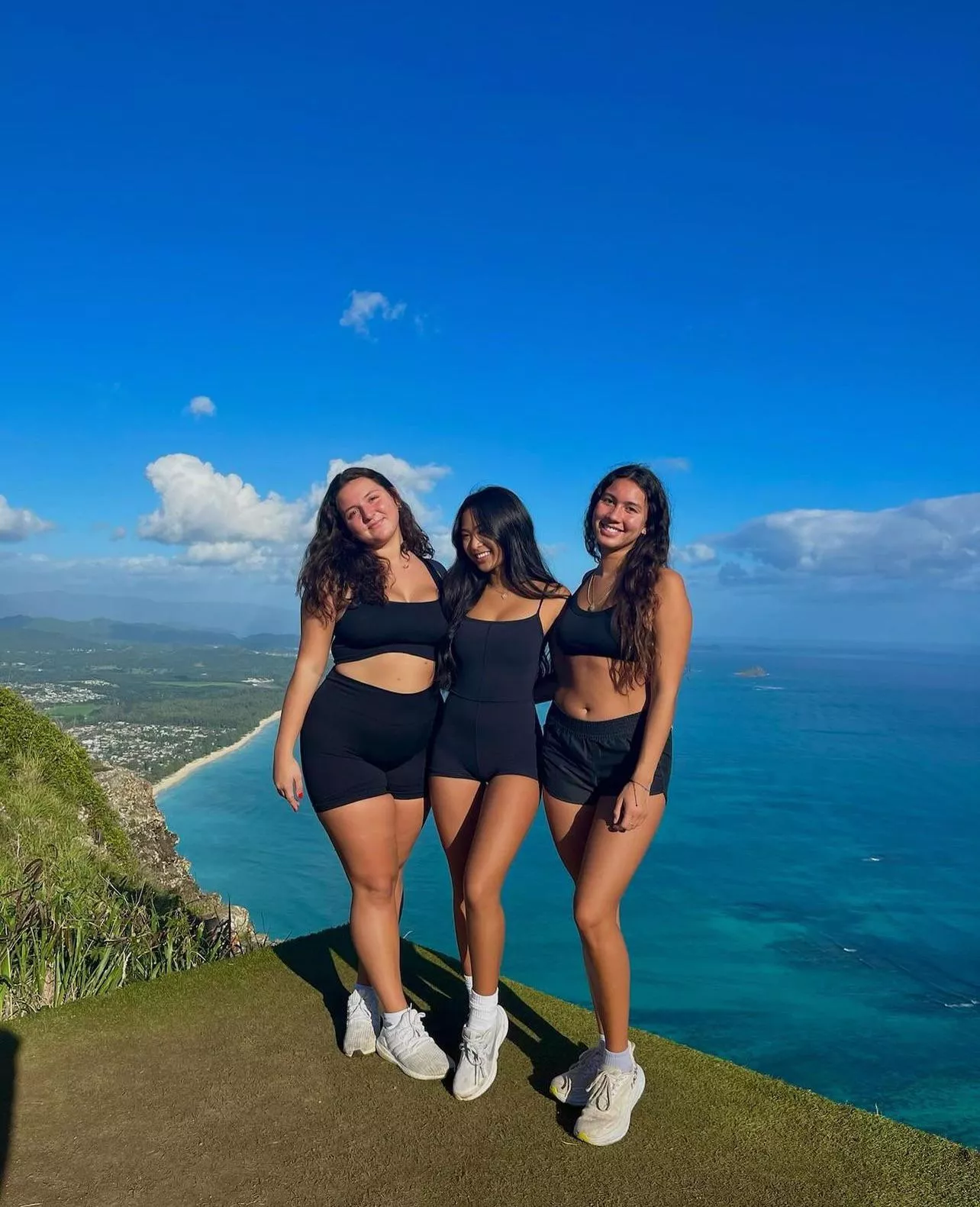 Hiking babes posted by BingB0ngBoi