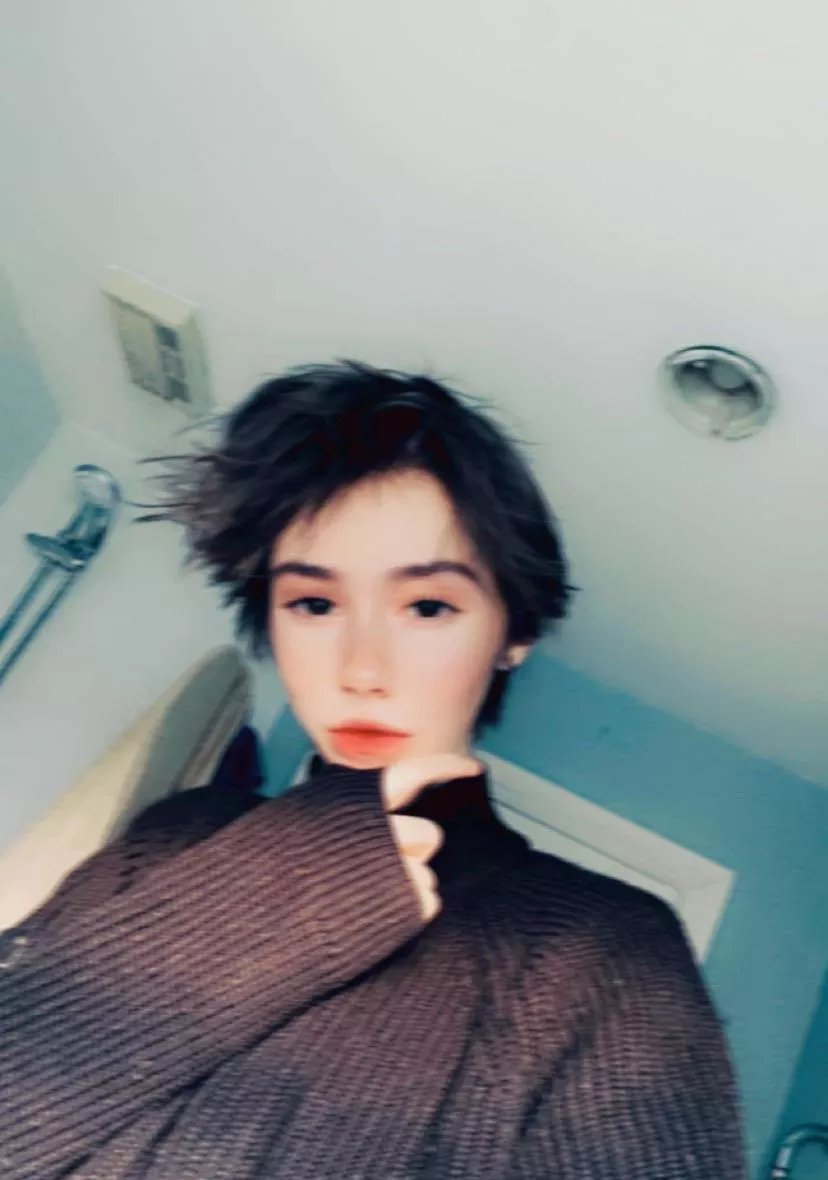 Hiya👋just letting my hair grow I think😅 posted by Femboy4_uu_