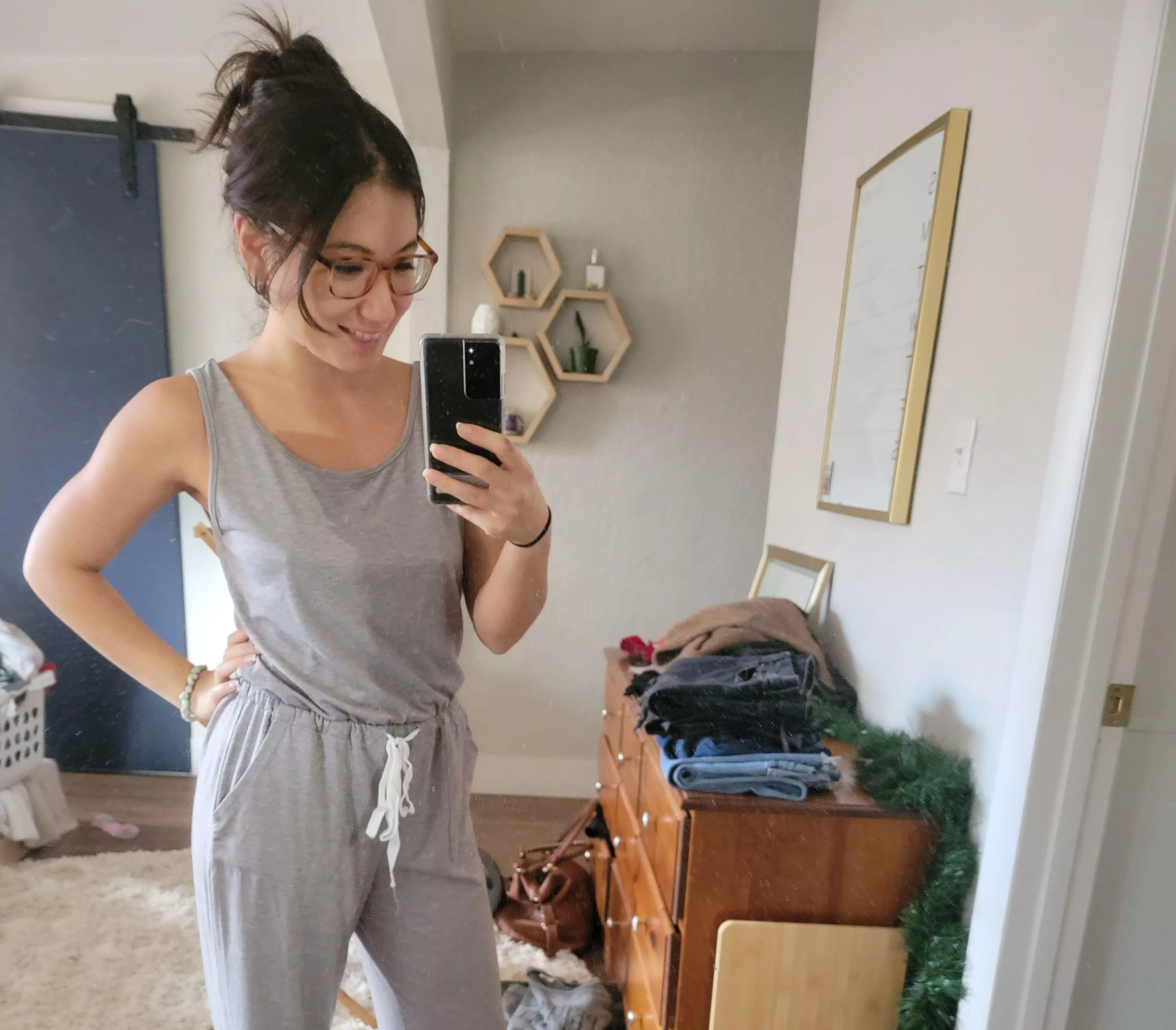 I stopped especially to take a selfie and show you my new glasses 🤓 posted by nikkidavisxo