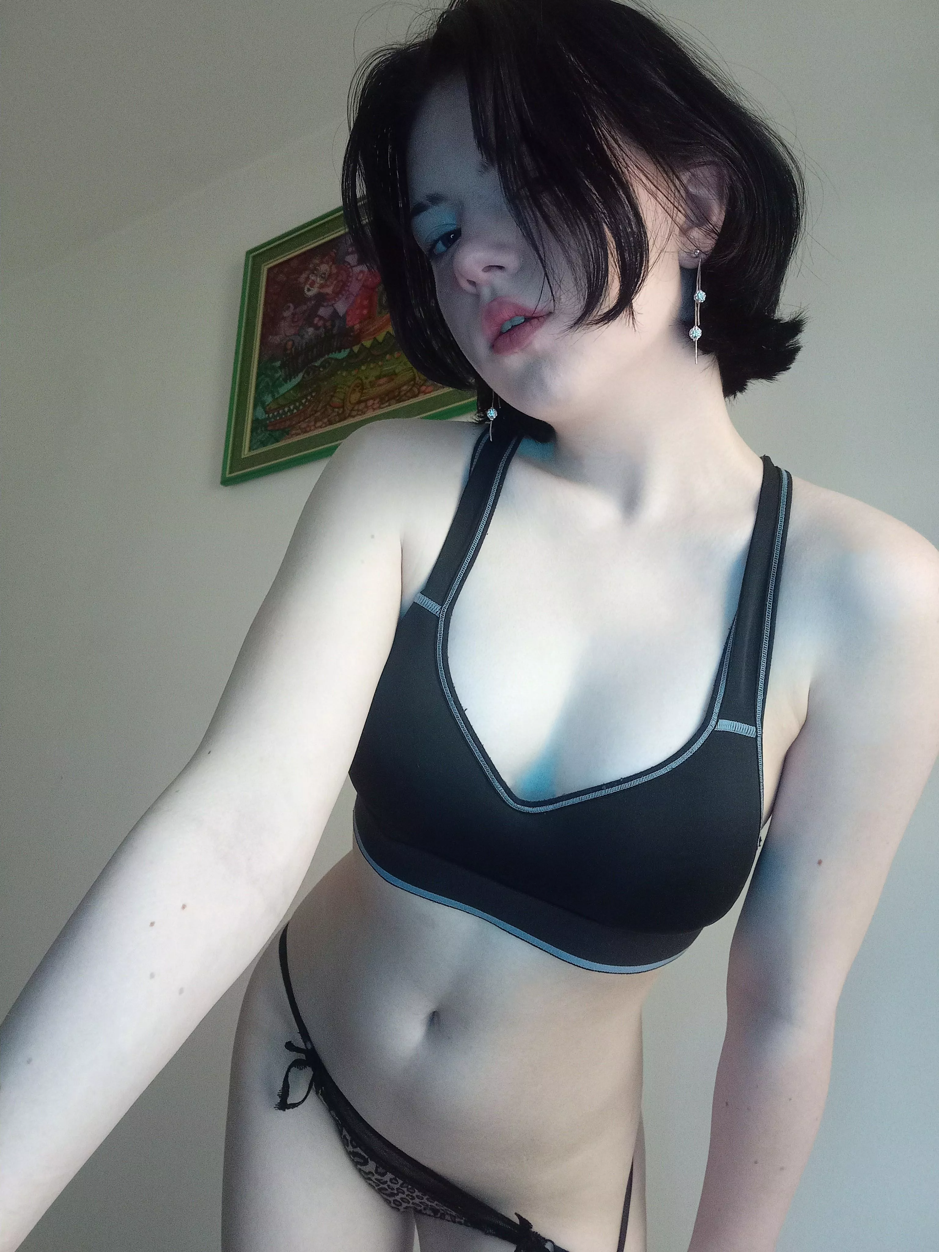 I wish older guys were more into smaller girls 😥 what do you think? posted by CurveAcrobatic1279