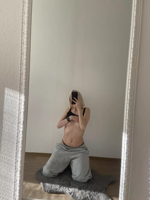 just took a super hot selfie that's gonna make everyone swoon by amda_stne