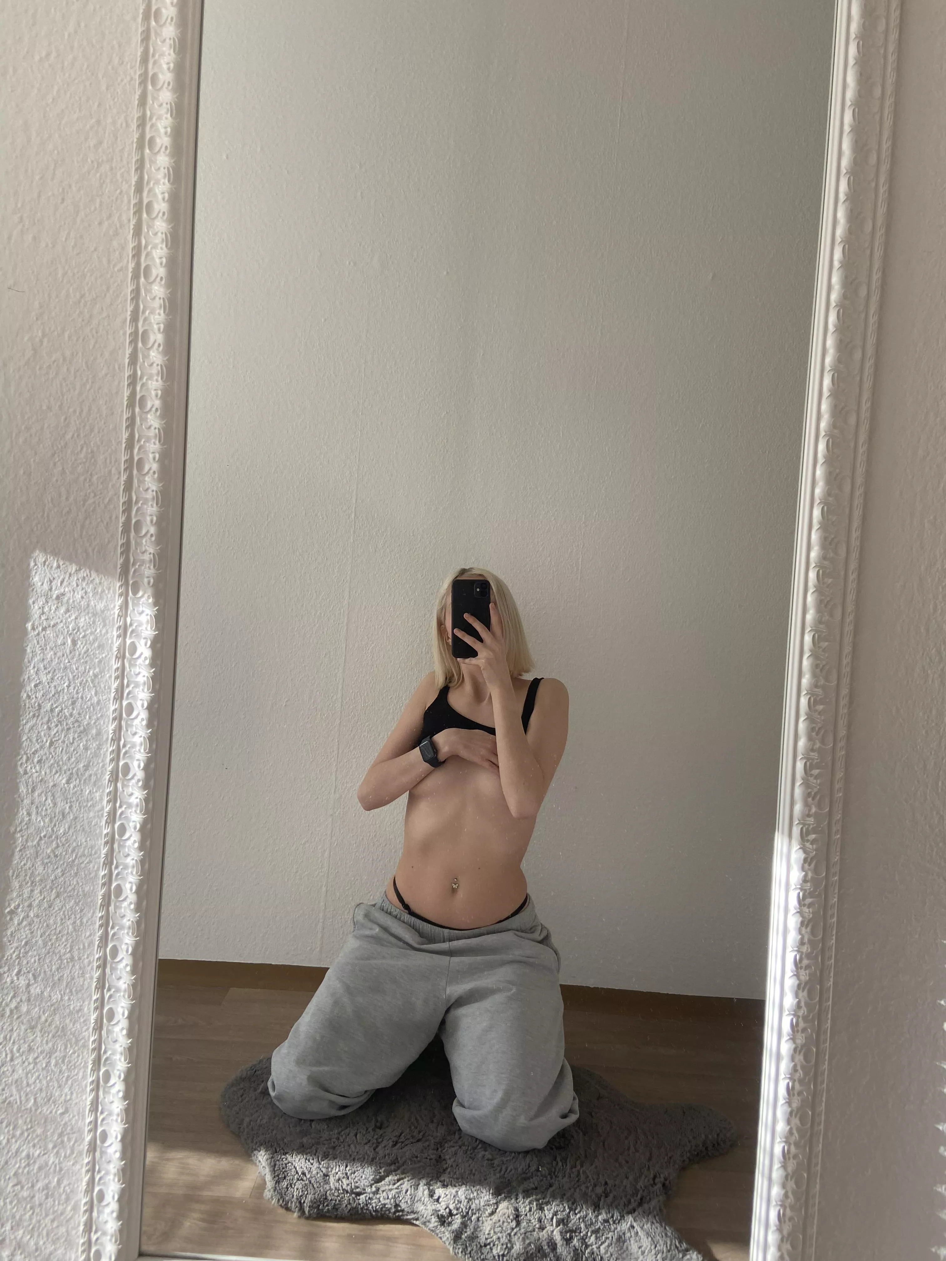 just took a super hot selfie that's gonna make everyone swoon posted by amda_stne