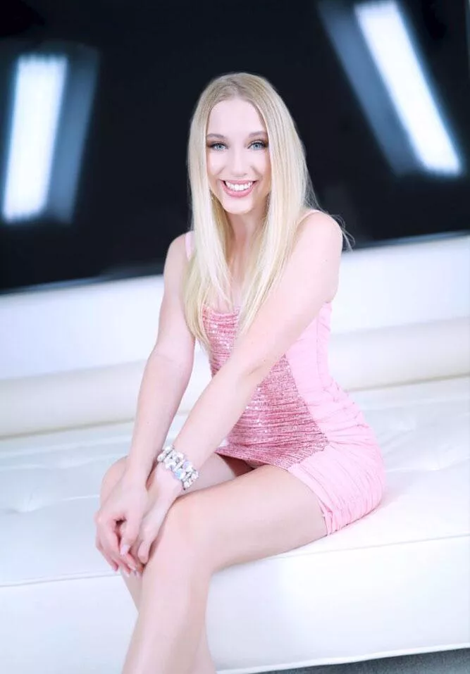 Kallie Taylor posted by Common-Hotel-9875