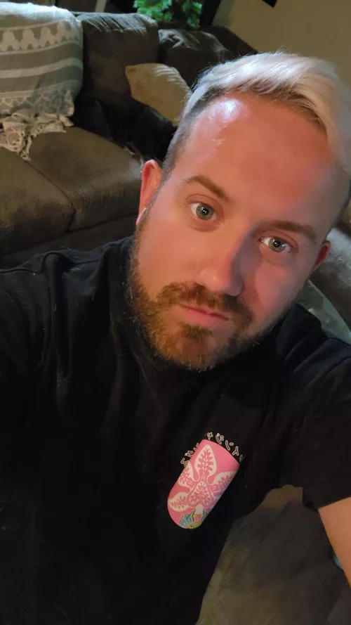 Let's chat! by UpstairsIllustrious