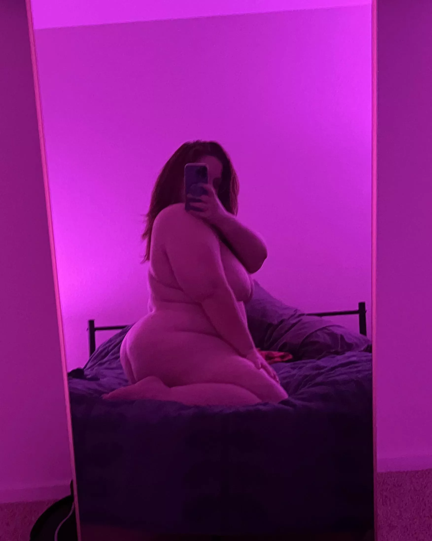 Meet me after work 😘 posted by whatspom