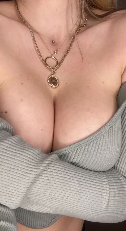 My tits are juicy and should be in your fantasies by bituls