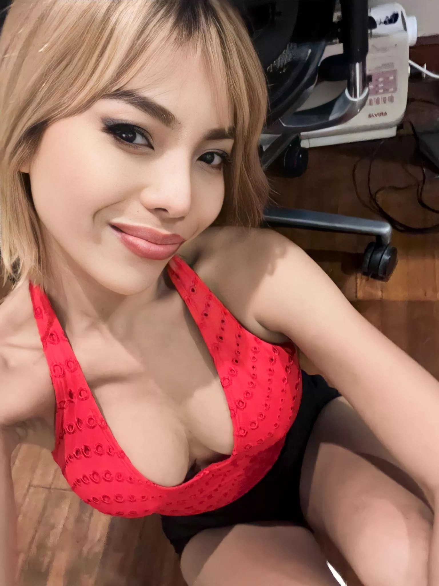 Nothing more adorable than a busty blonde 😊😊 posted by essanirvana