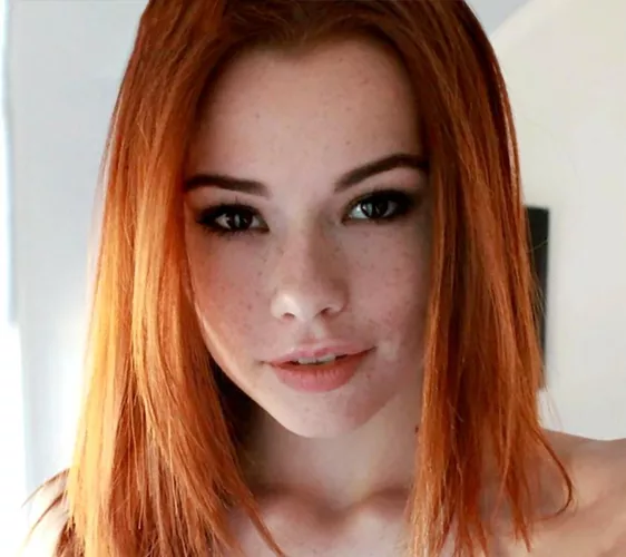 Sabrina Lynn by qwer5r
