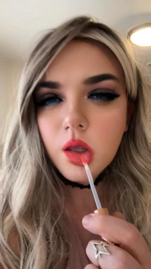 Shining up my cock sucking lips 👄 by nightstandsissy