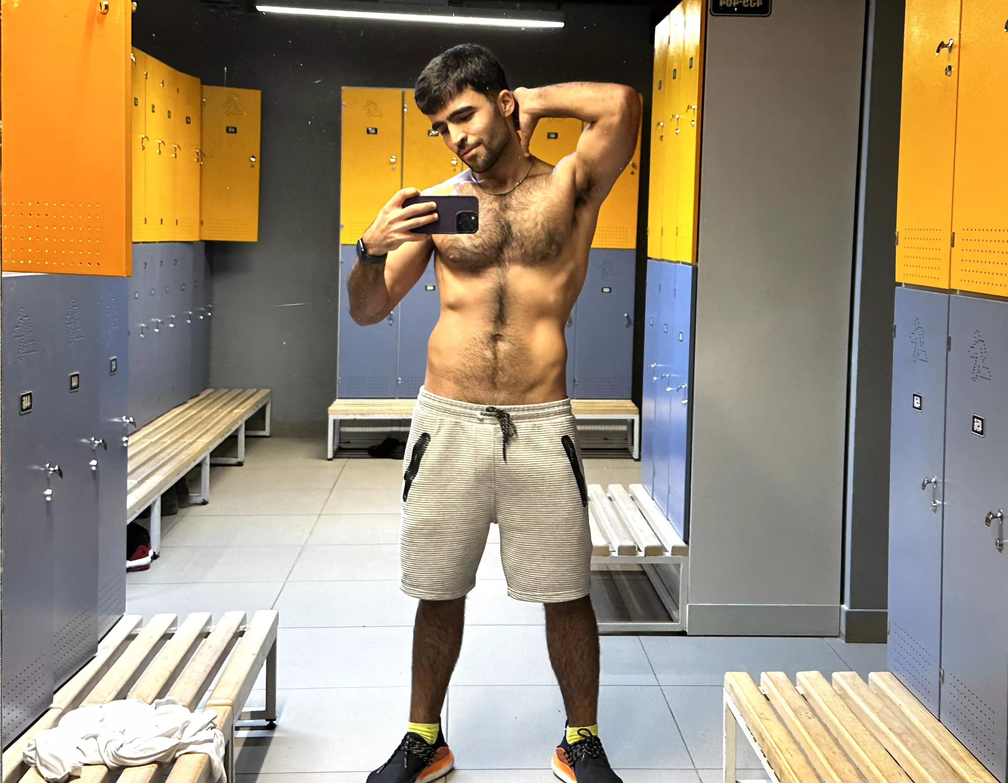 Taking selfies in locker rooms has become a habit🤭 posted by mrFiruz_911