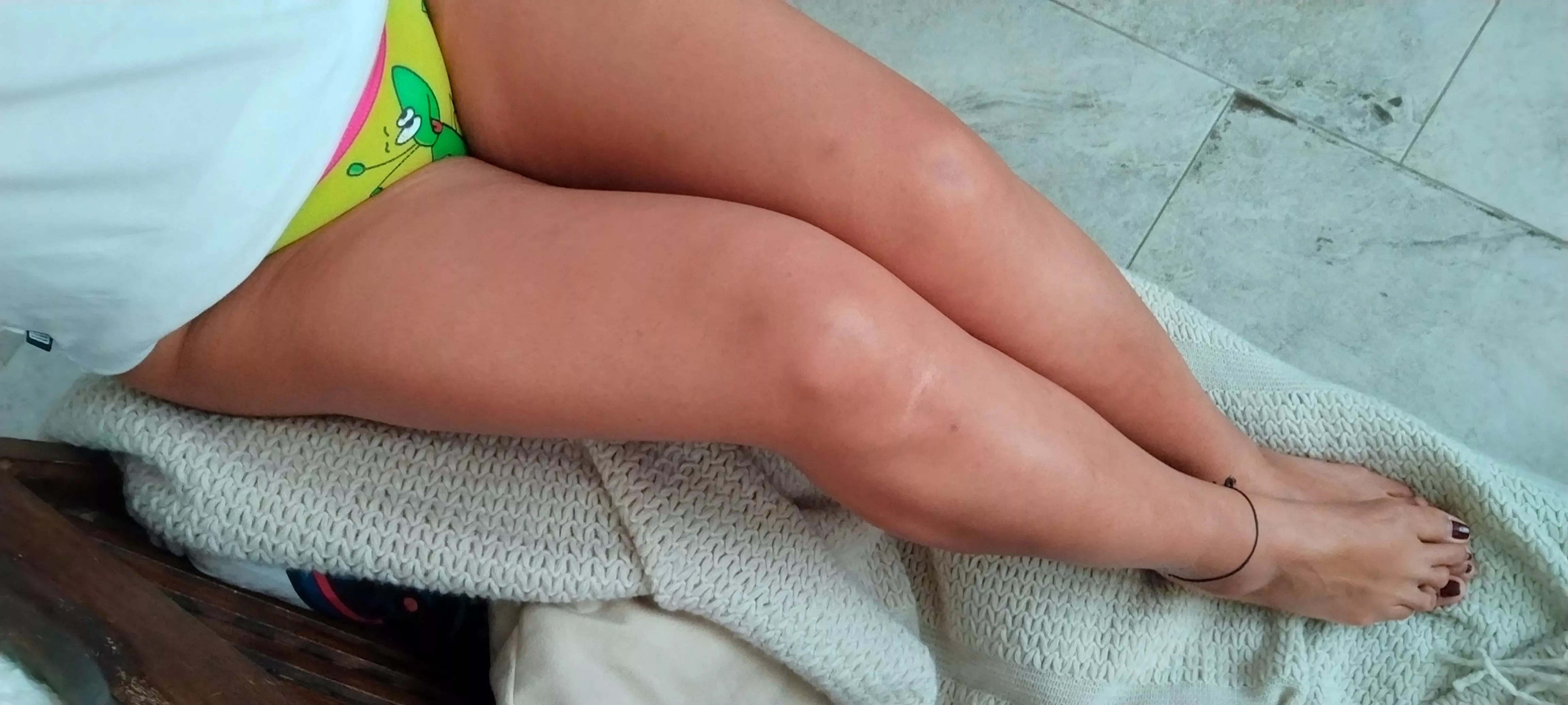 There's something beautiful between those legs isn't there? posted by Gialilian