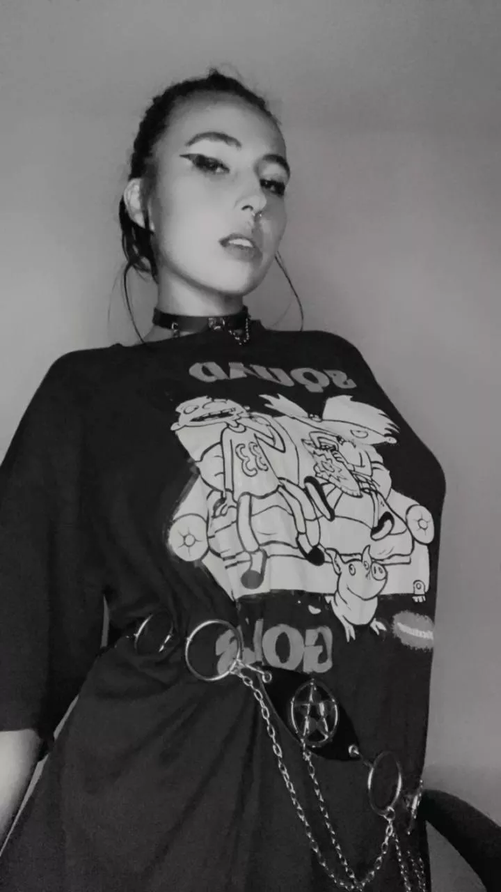 These chains provide you better grip when you take this goth to pound town posted by Mystica_Heartless