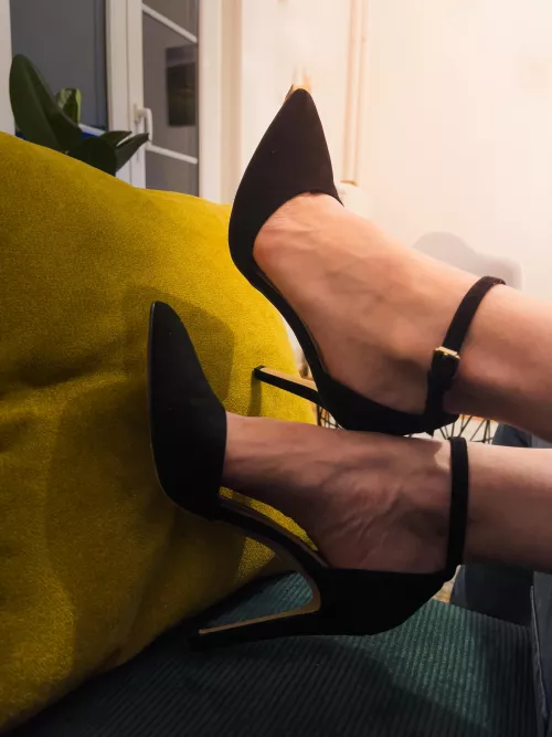 What about these shoes? by Randoporno0