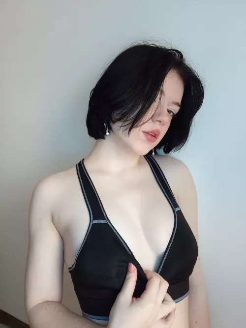 Will this petite body entice ur body and whole being? 🦋 by CurveAcrobatic1279