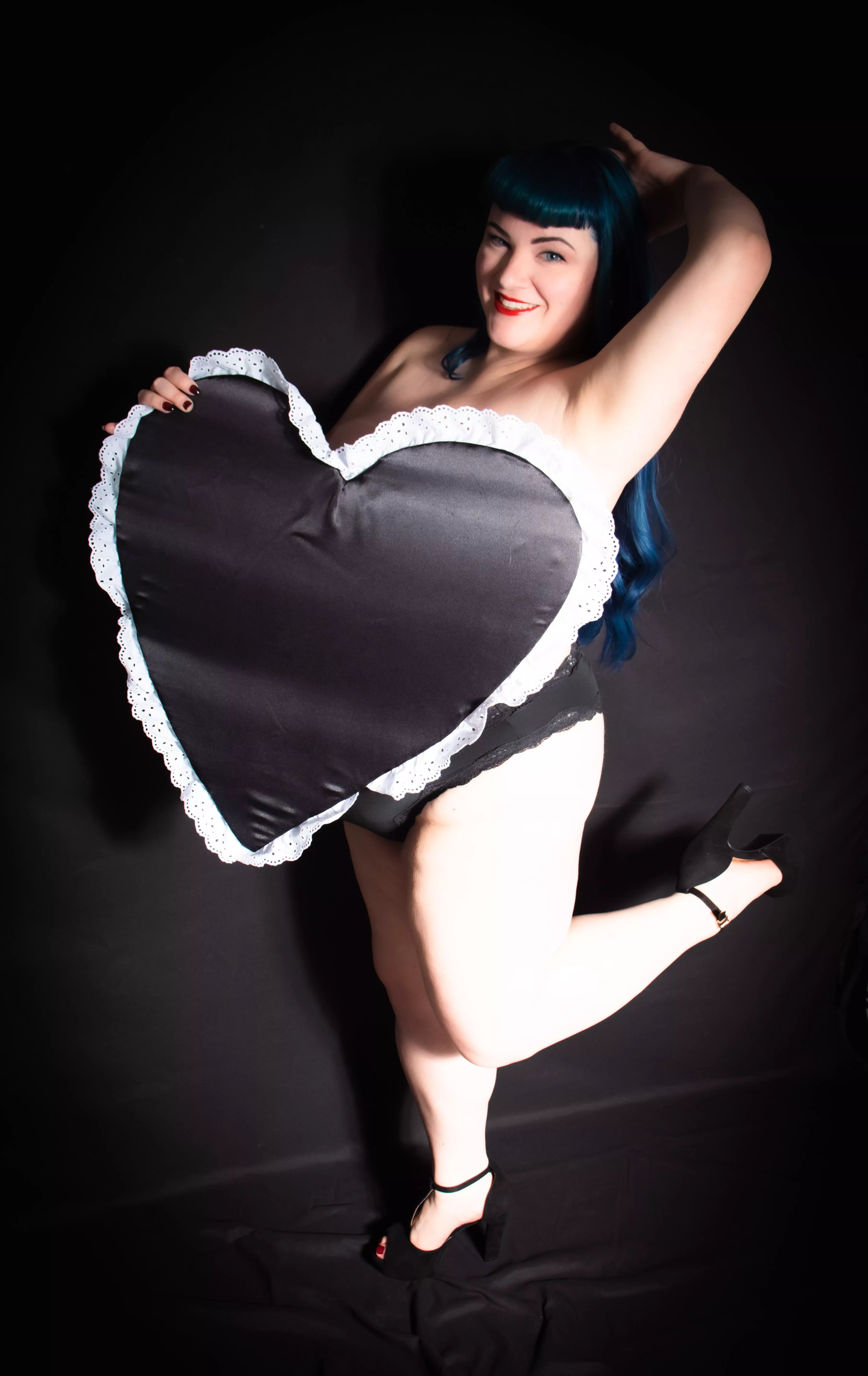 A little tbt to last February 🖤👻 posted by CasperLenore