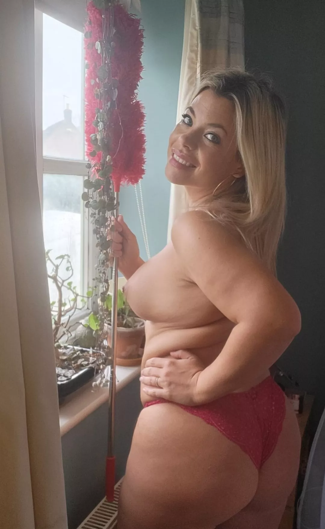 A Milf who likes to clean the fun way posted by FrankieFiestyMilf