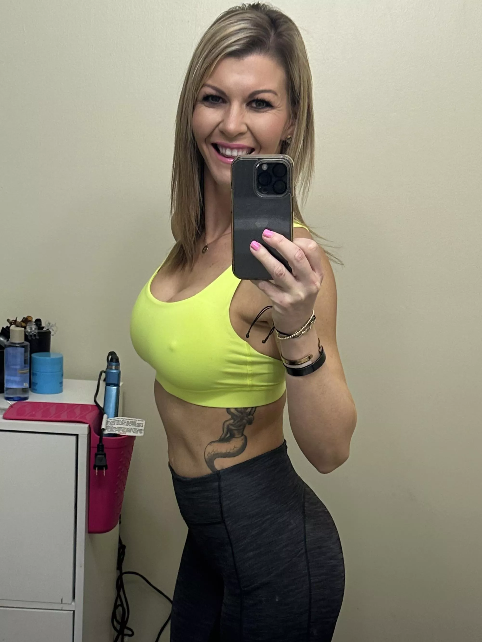A quick bathroom selfie! posted by fitnesswife1983