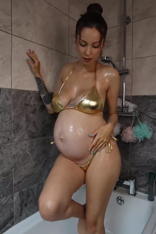 Bikinis look so much hotter in pregnant women by HuntingHarrietX