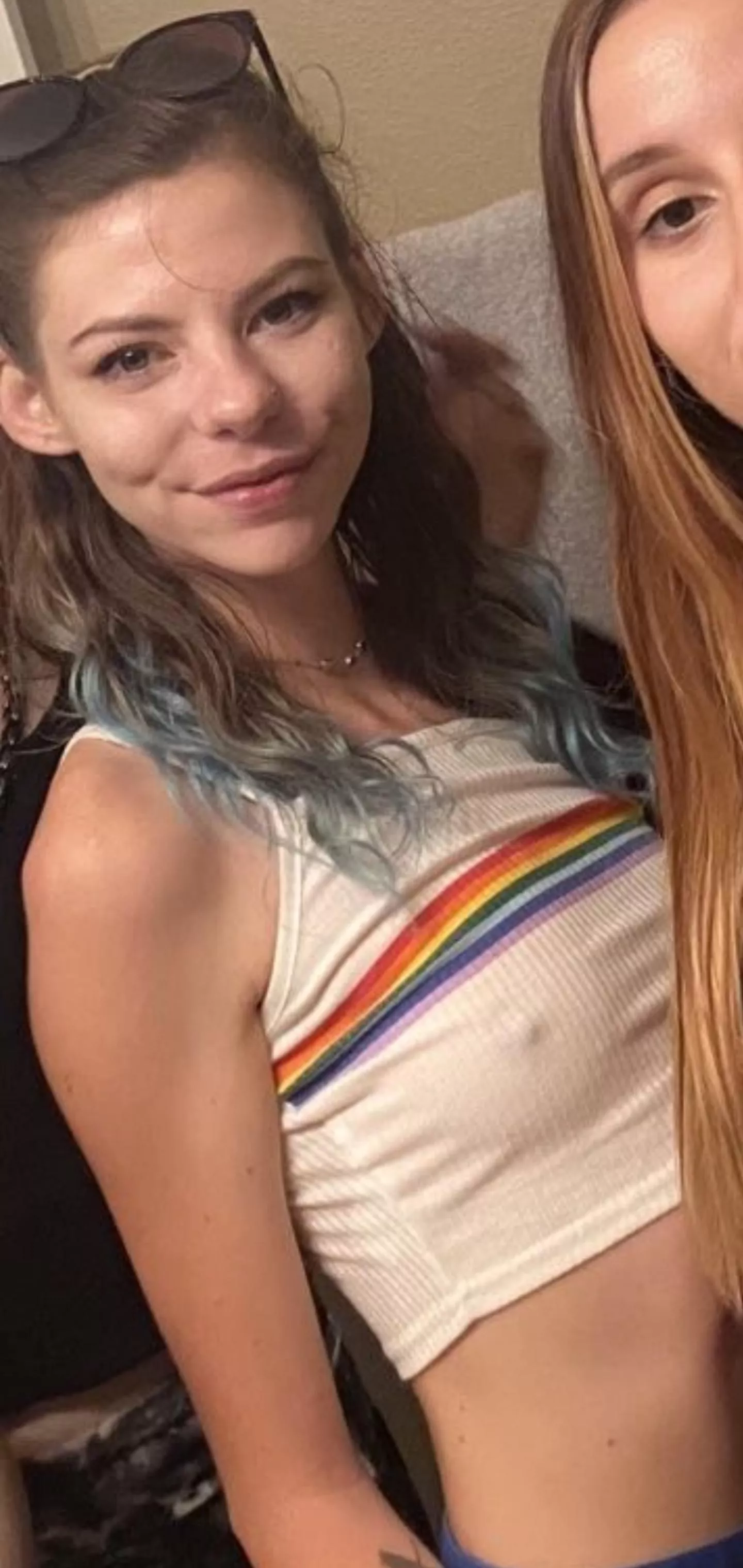 Braless with friends posted by newskysun