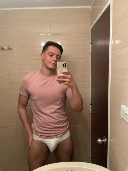 Bulge n legs by Ohdamnpapi