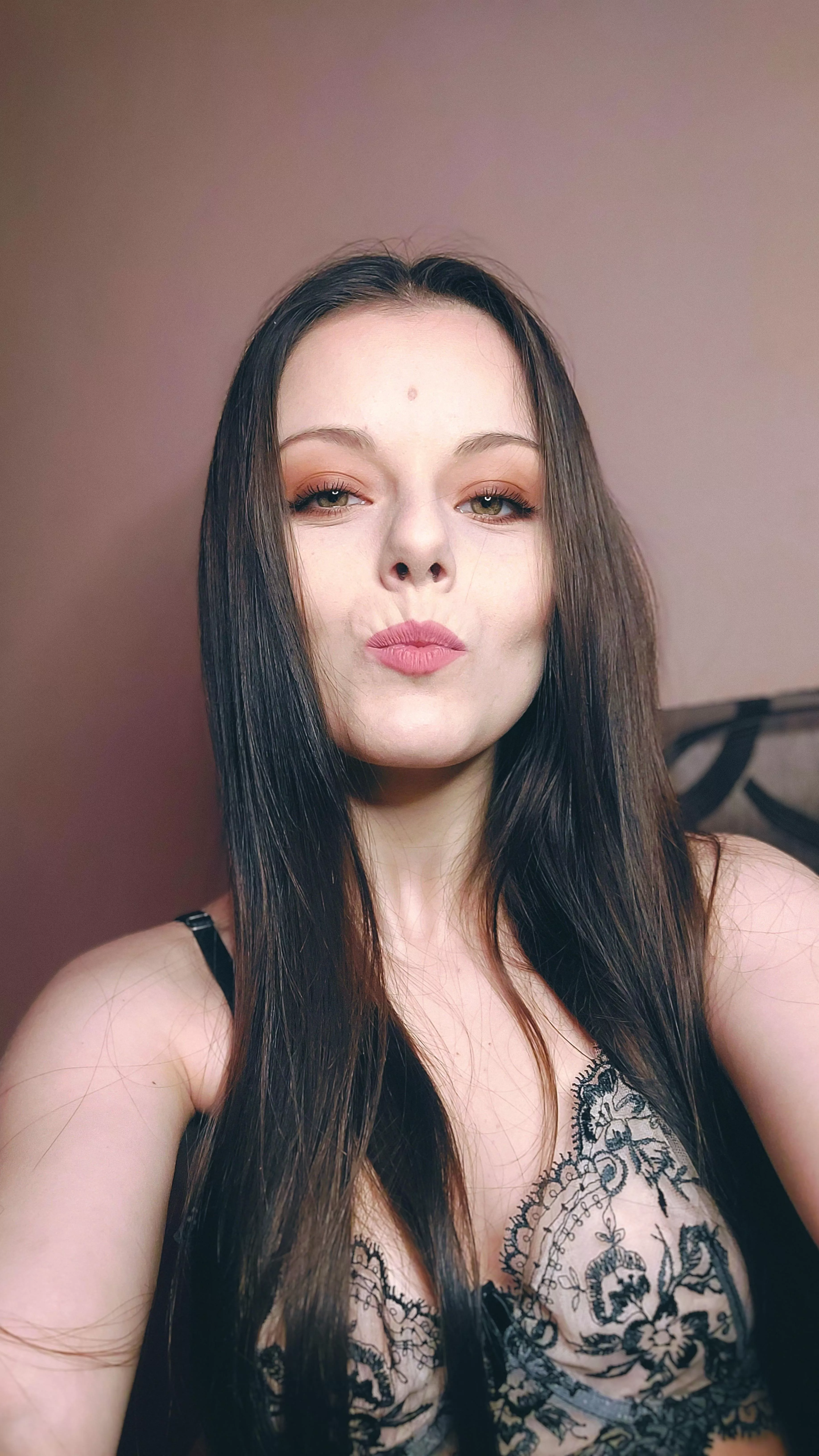 Do you like brunettes? posted by EsteemedFixing