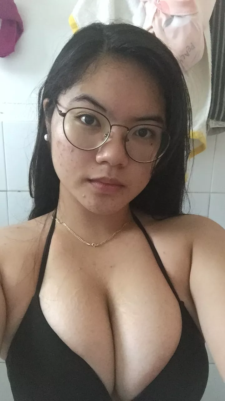 Does the description busty nerd asian fits into me? posted by RenelynMndza