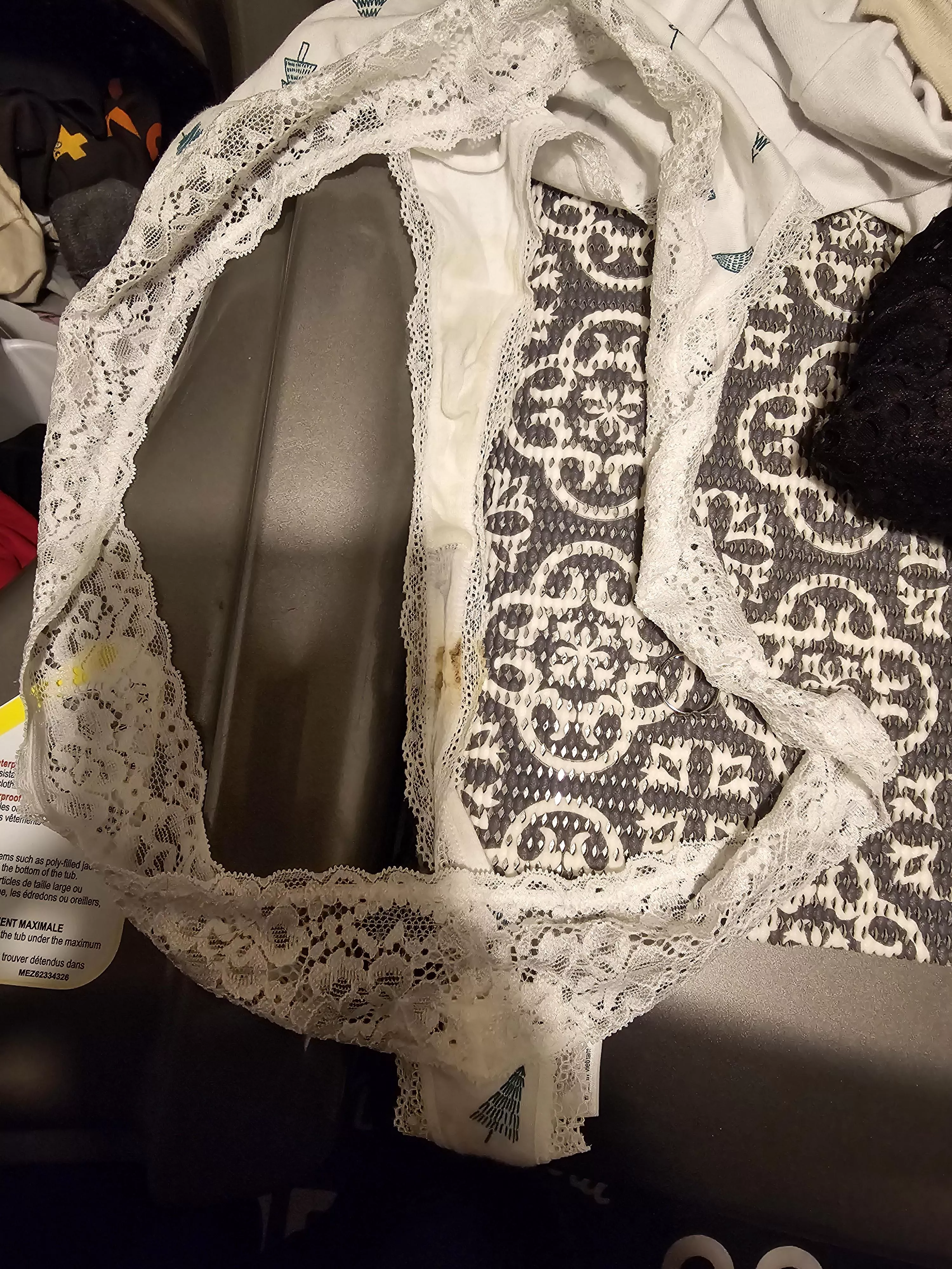 Gf's messy thong posted by Islaywhileyoudecay