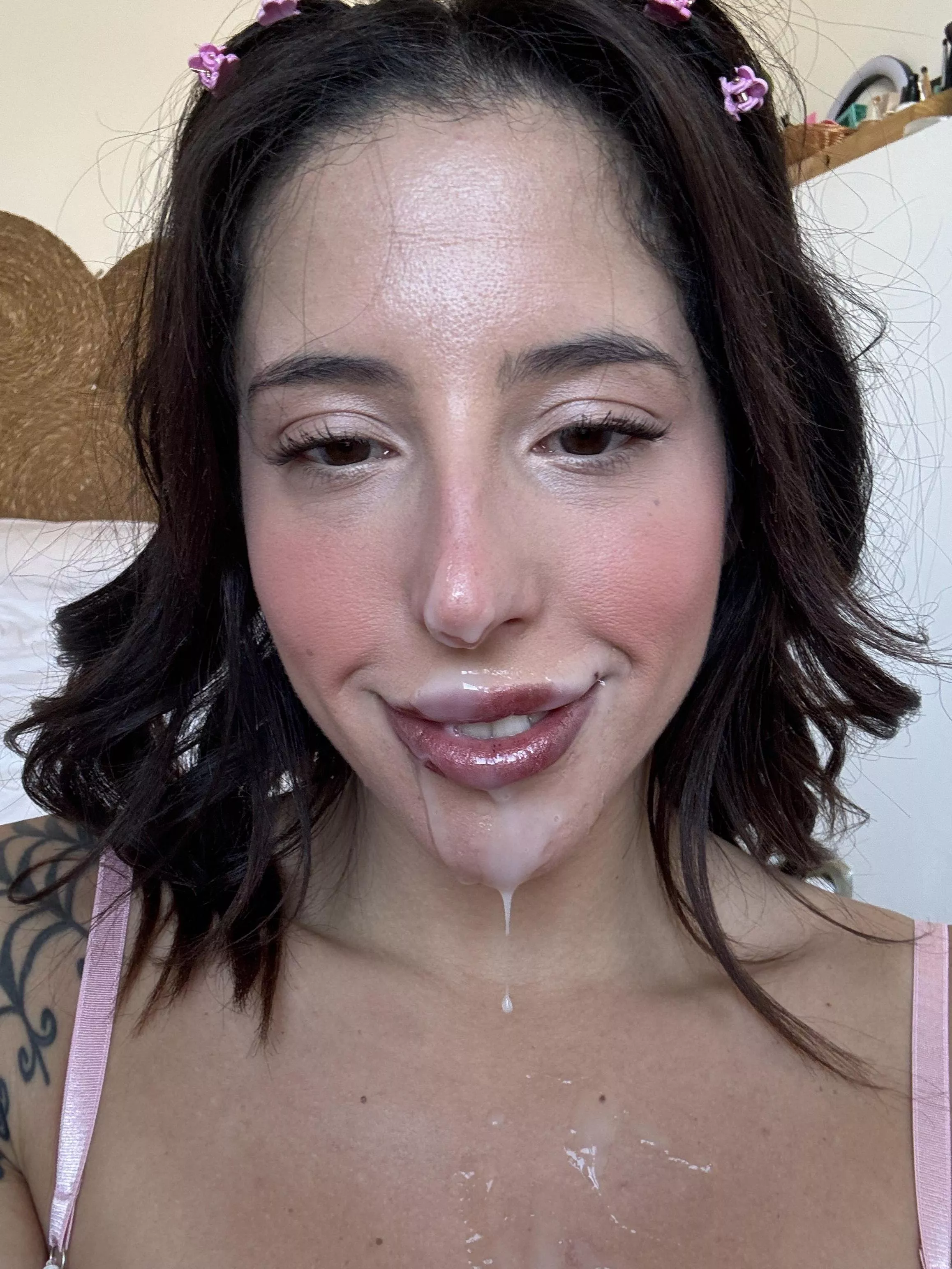 I feel incredible horny when the cum covers my face posted by OliviaSnyde