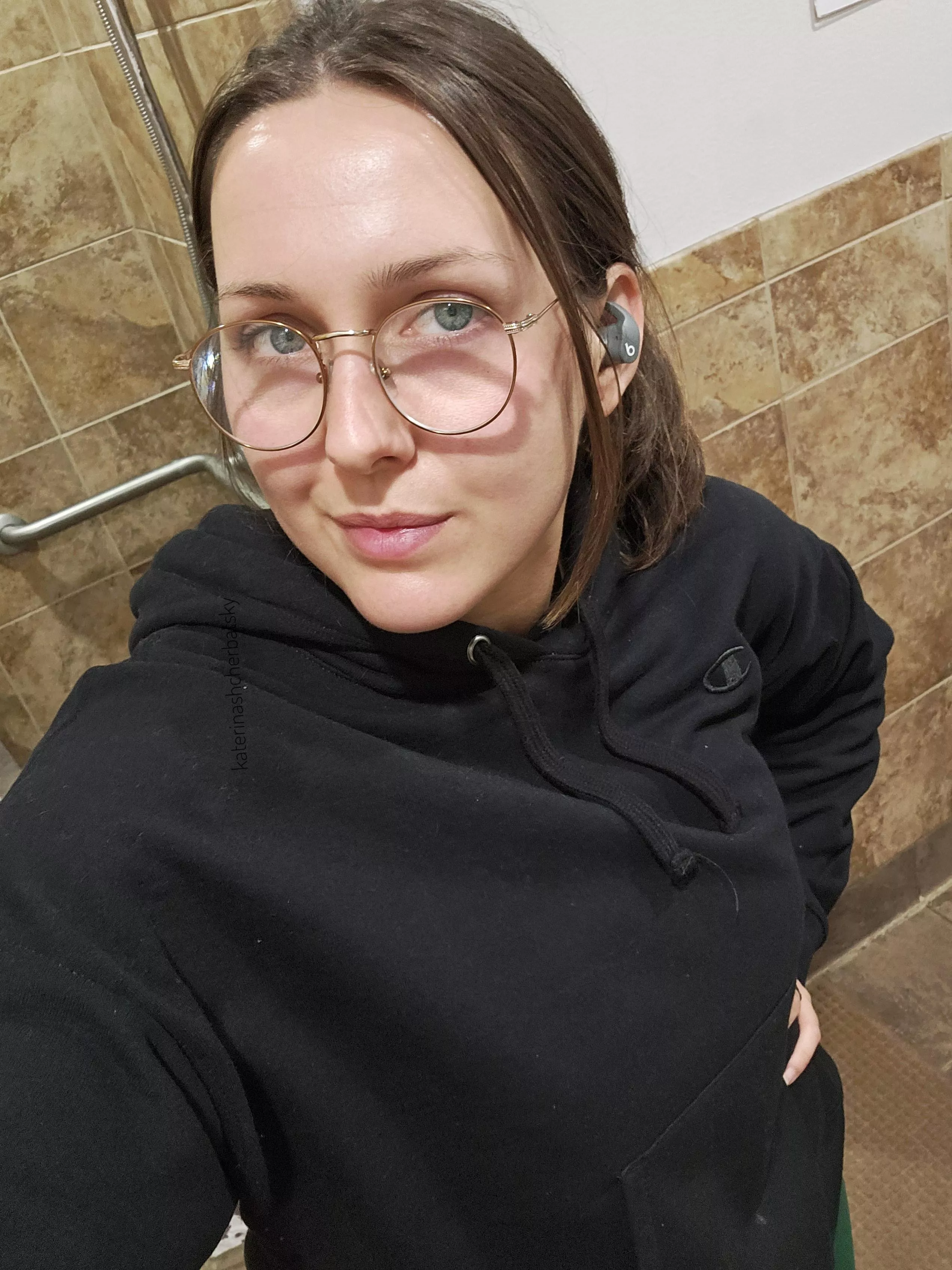 I know we all love sweaty bodies, but we need a sweaty selfie dumping ground. posted by katerinashcherbatsky