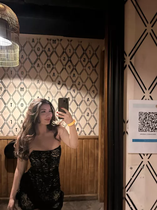 I look gorgeous in this dress by obtuseAblation