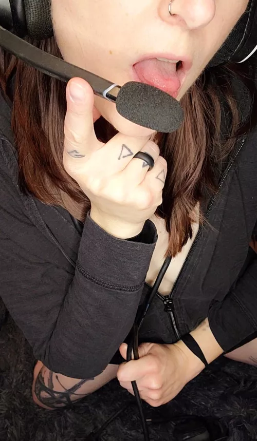 I will try not to be distracting when we are against a boss. by MorguenMisco