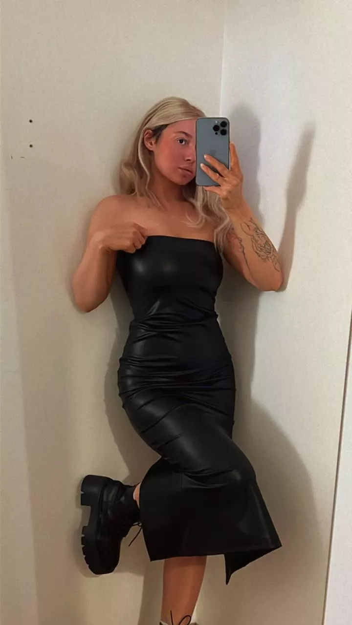 Let me sit on top of you and dance posted by De_Loyri