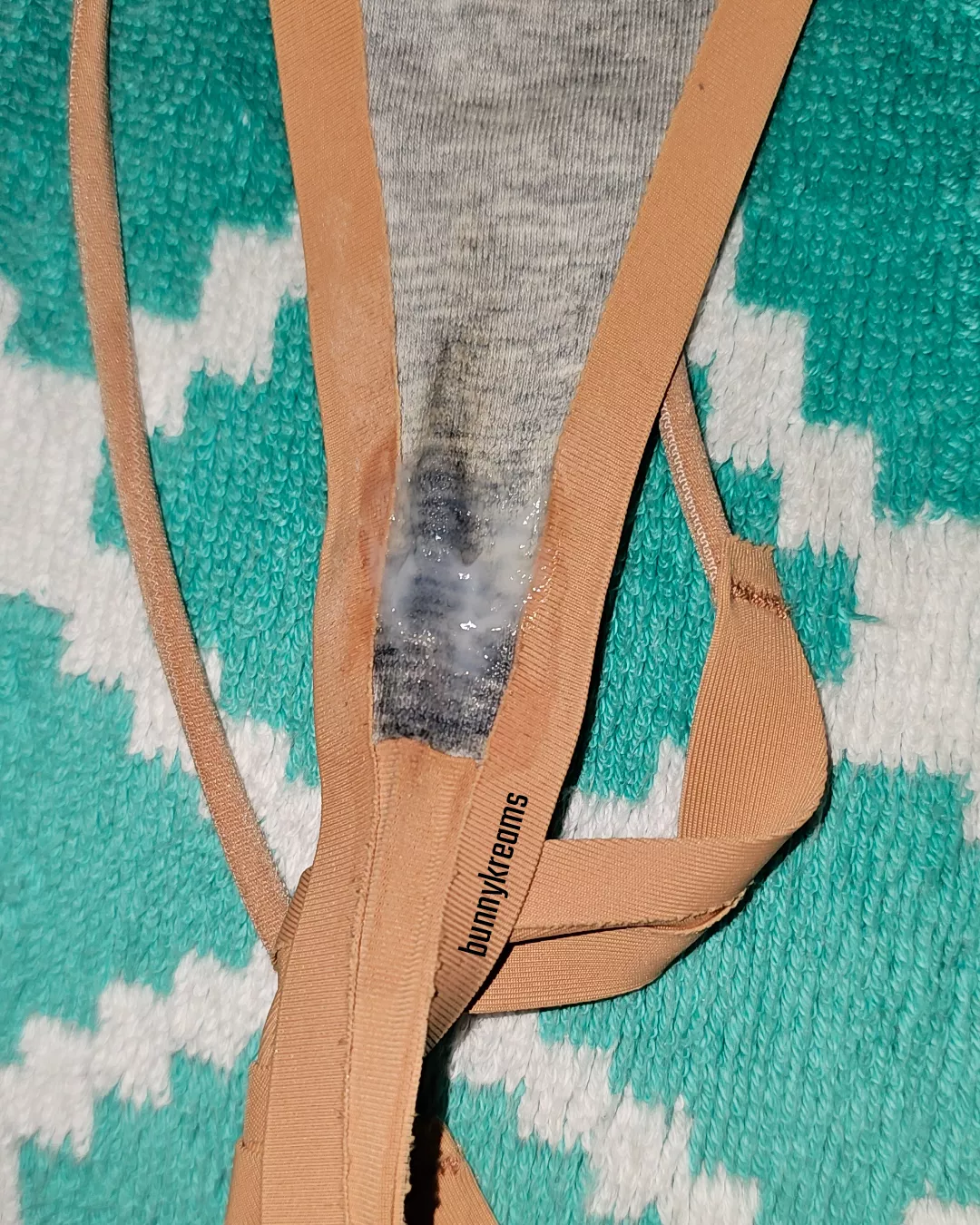 Lick or Sniff ? posted by bunnykreamss