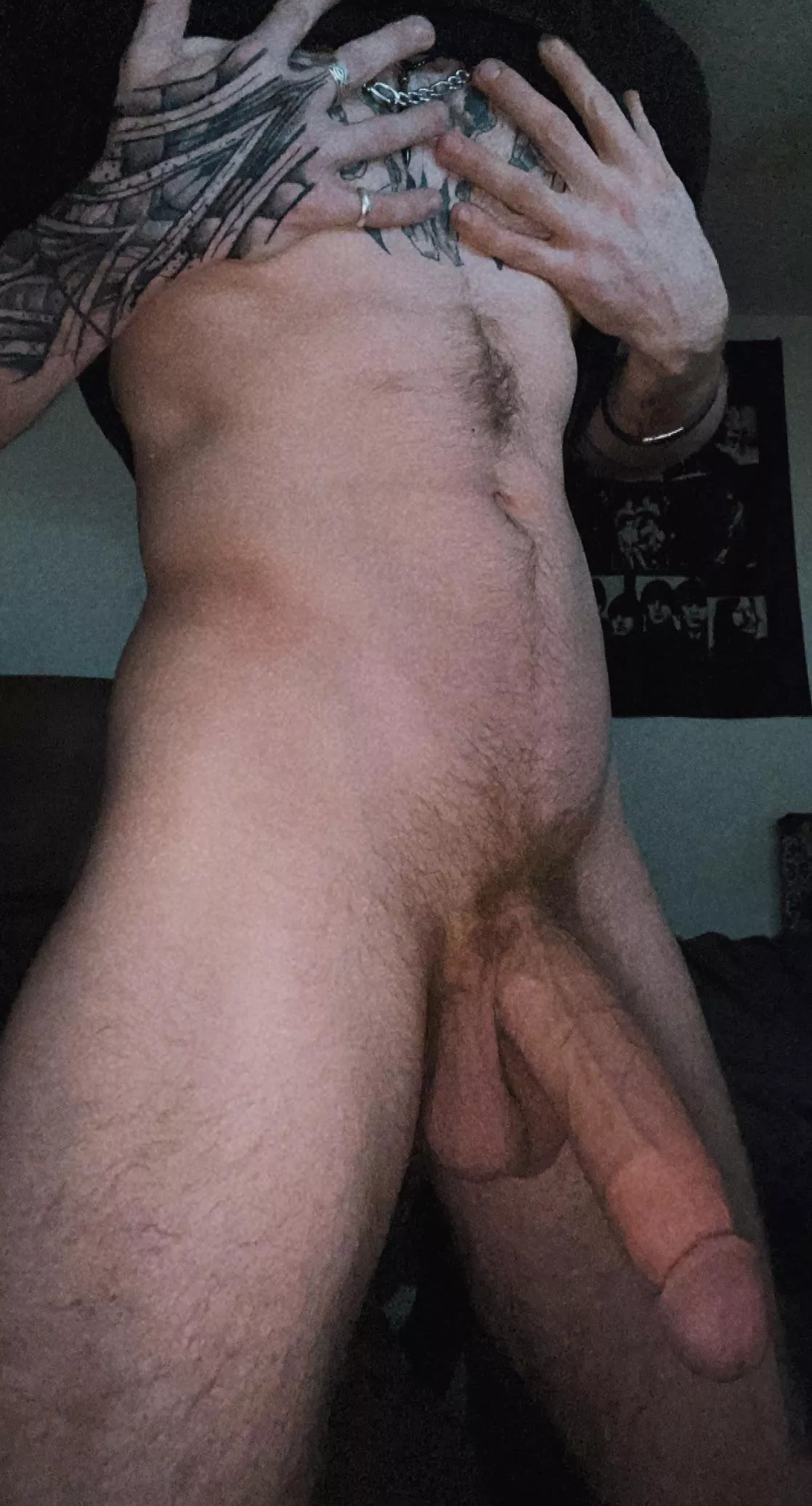 Mid thigh kinda guy posted by Chodie_Thicc