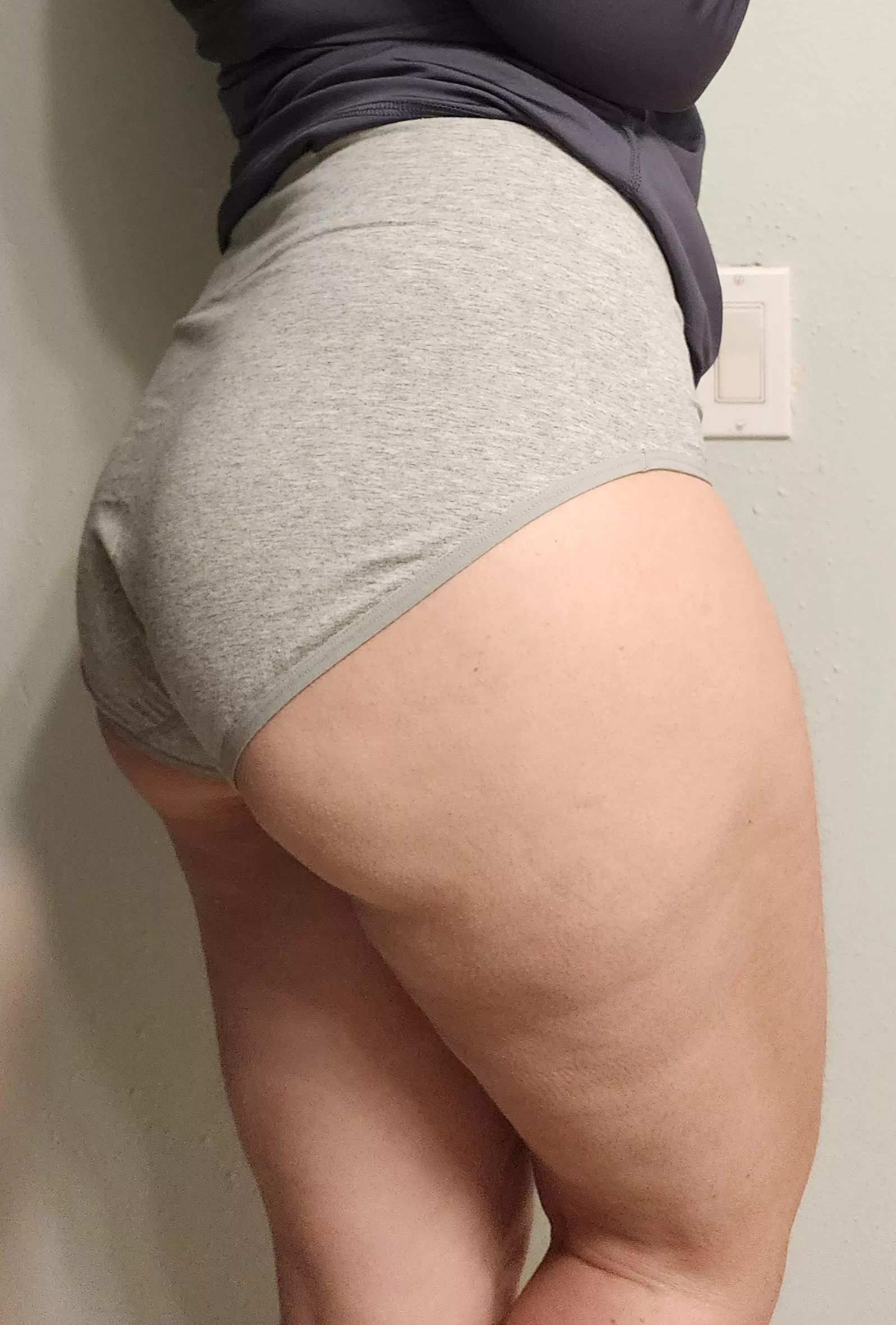 My fullback high rise grey panties 🥰 posted by Zoe_Bulbs