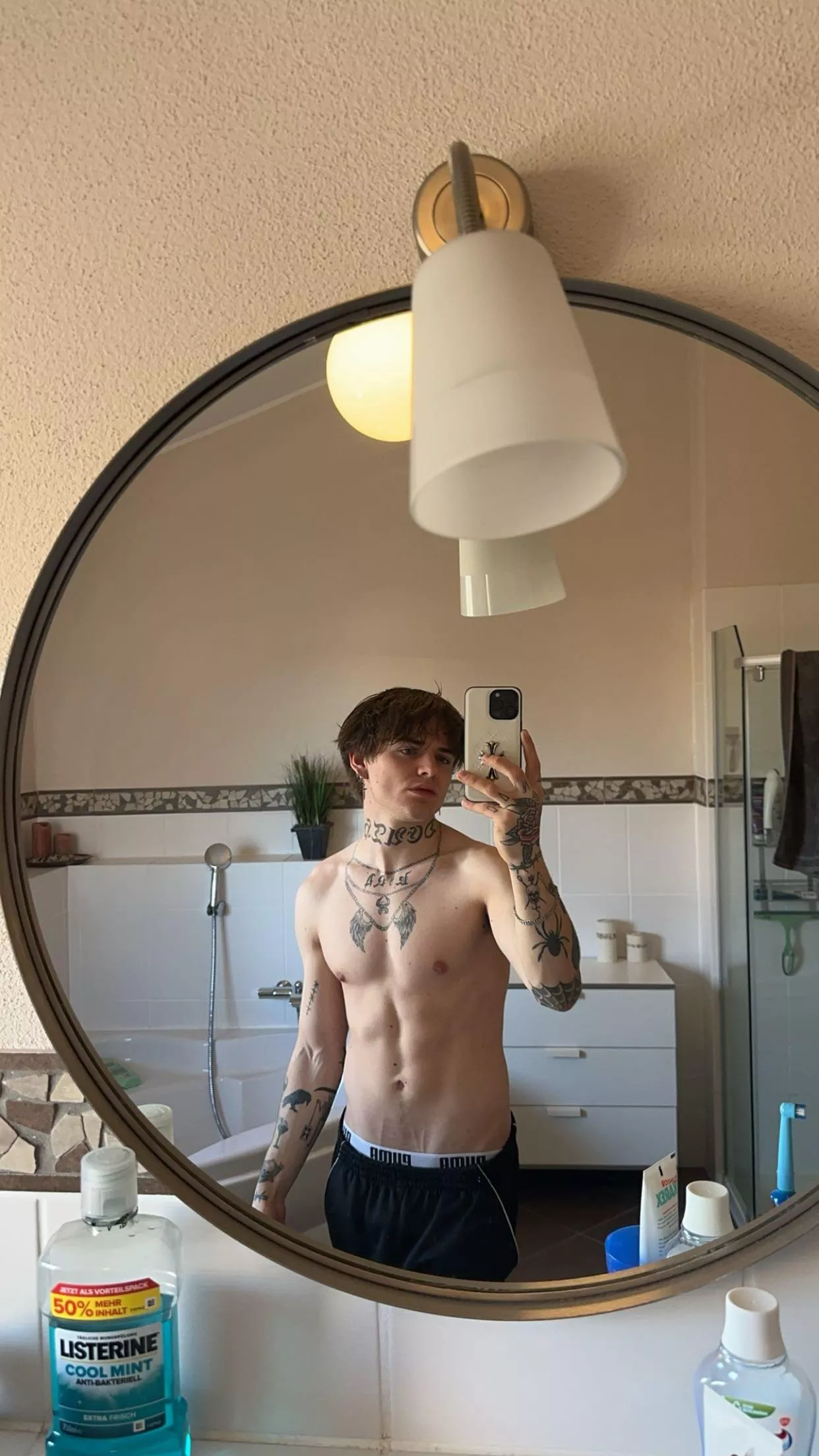 my v shape is bad in this lighting posted by imraezify