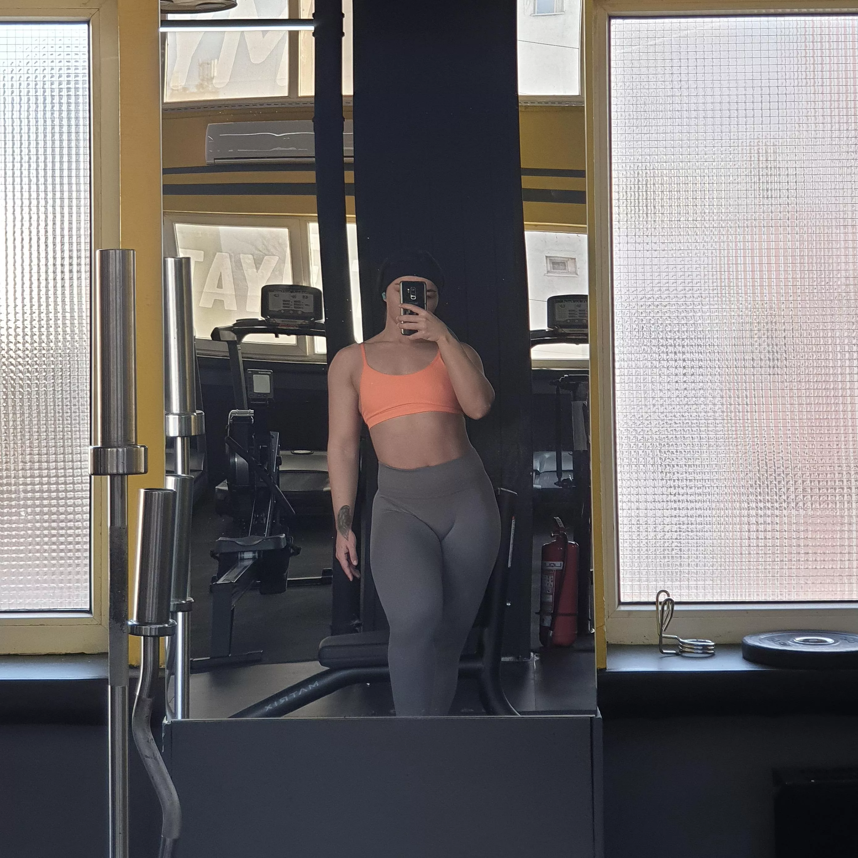 Quads pump and mirror selfie posted by quadsqueen