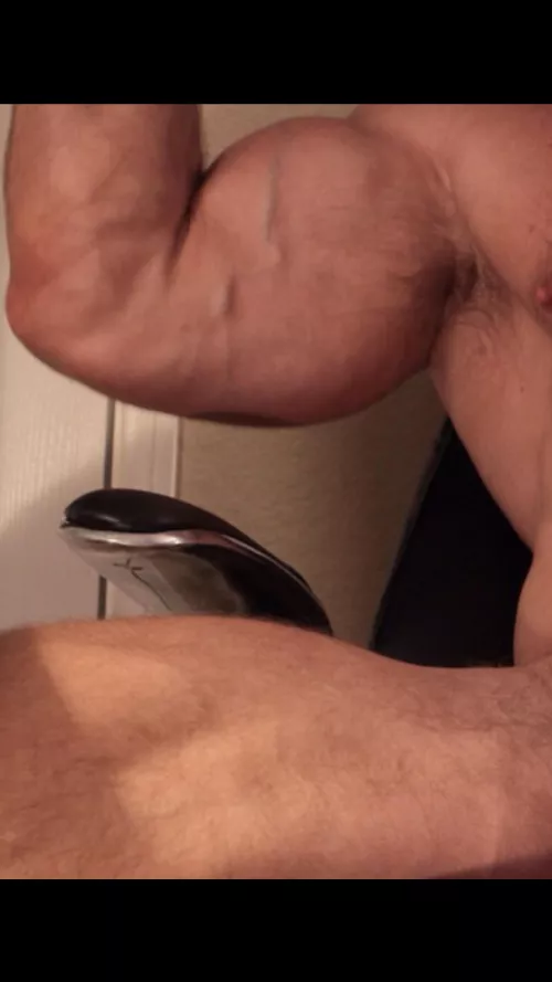 Ready for my closeup. by muscledmtnman